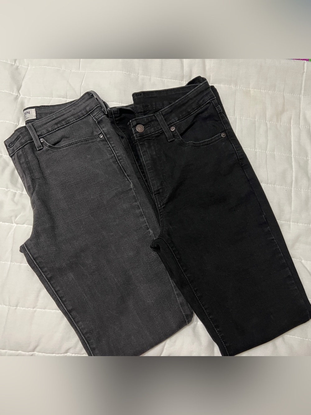2 Levi's Mid Rise Skinny Jeans and hight rise Flare in Black